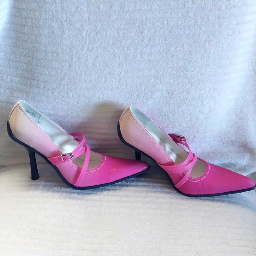 Unlisted pump by Kenneth Cole, pink ombre, 3in heel, never worn with orin box